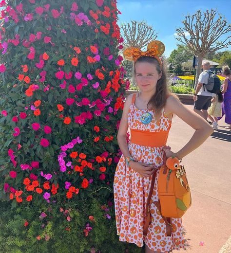 Emma Cole on Instagram: "Orange Birds and flowers galore! It’s the best time of the year again! Flower and Garden Festival began today at Epcot! There’s so many delicious foods to try and so much cute merch! (The Orange Bird bag was to die for) Spring has officially begun! - #disney #disneyworld #waltdisneyworld #wdw #disneyworld50 #disney100 #epcot40 #epcot #epcot #flowerandgardenfestival #epcotflowerandgardenfestival #orlando #visitorlando #disneybound #disneybounding #disneylife #disneylifest Visit Orlando, Orange Bird, Disney Life, Time Of The Year, Walt Disney World, Disney World, Birds, Orange, Yummy Food