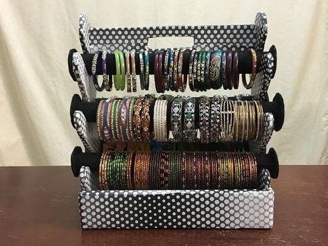 Diy Bracelet Holder, Bangle Stand, Recycle Cardboard, Cardboard Rolls, Bracelet Stand, Bracelet Organizer, Bracelet Holders, Diy Jewelry Display, Logo Jewelry