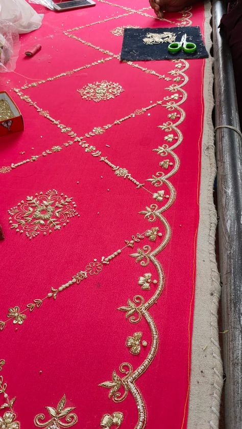 Aari Work Dupatta Designs, Hand Embroidery Designs For Dupatta, Hand Work Embroidery Dupatta, Zari Work Embroidery Design, Embroidery Boutique, Simple Hand Embroidery Patterns, Hand Beaded Embroidery, Simple Embroidery Designs, Handmade Embroidery Designs