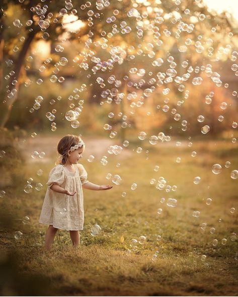 Bubbles Photography, Toddler Pictures, Baby Milestones Pictures, Toddler Photoshoot, Family Christmas Pictures, Toddler Photos, Kids Photoshoot, Outdoor Photoshoot