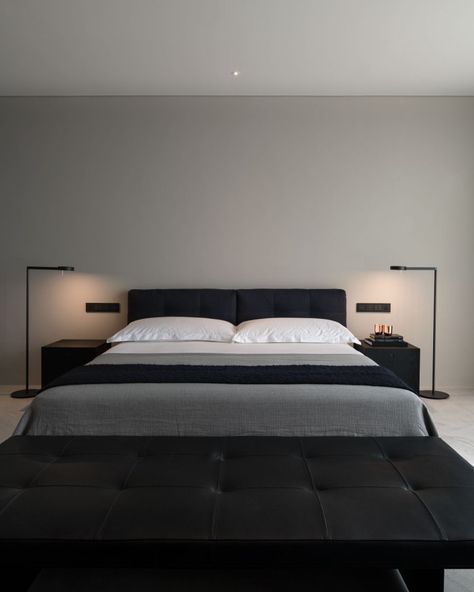 Mens Bedroom Decor, Minimalist Bed, Apartment Bedroom Decor, Bedroom Setup, Bedroom Bed Design, Bedroom Hotel, Remodel Bedroom, Home Room Design, Bedroom Styles