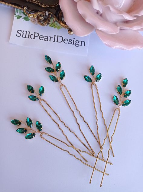 These emerald green wedding hair pins are perfect for a bling wedding theme. Gorgeous wedding hair clip with shining crystals. It looks beautiful and attractive. You will love it.  Set of 5  Please read my policies before purchase: https://www.etsy.com/shop/SilkPearlDesign#policies Emerald Green Wedding Accessories, Emerald Green Sunflower Wedding, Emerald Green Hair Accessories, Emerald Hair Pin, Emerald Green Wedding Jewelry, Green Dress And Gold Accessories, Emerald And Gold Wedding Theme, Green Wedding Accessories, Forest Green Wedding Theme