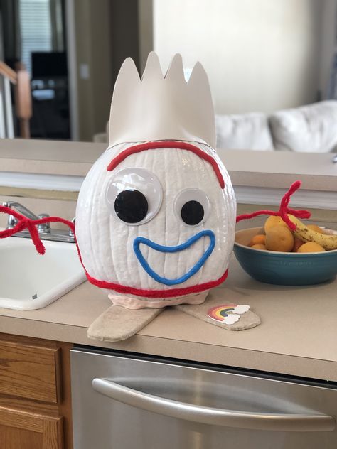 Forky Pumpkin Carving, Toy Story Pumpkin Ideas, Toy Story Pumpkin, Forky Pumpkin, Book Character Pumpkins, Disney Themed Classroom, Halloween Pumpkin Crafts, Carve Pumpkins, 2nd Grade Class