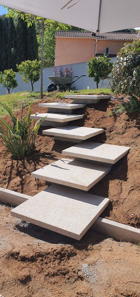 Modern Contemporary Landscape Design, Modern Retaining Wall Ideas, Stairs In Garden, Landscape Aesthetic, Landscape Stairs, Aesthetic Landscape, Garden Stairs, Exterior Stairs, Landscape Designer