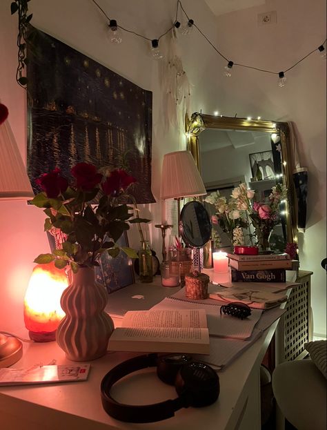 Coquette Room Inspo Desk, Dark Red Room Aesthetic Bedroom, Dark Red Coquette Room, Dark Red Aesthetic Room, White And Red Room Aesthetic, Sade Aesthetic Room, Dark Red Room Decor, Lamp Girl Aesthetic, Cherry Room Aesthetic