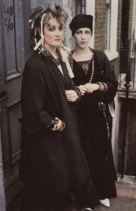 // 80s Punk Fashion, Derek Ridgers, Blitz Kids, 80s Goth, 80s Punk, Fashion 80s, New Romantics, 1980s Fashion, Grunge Goth