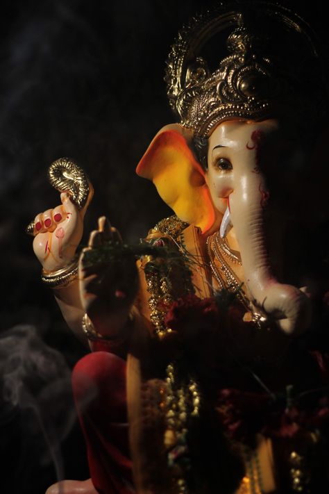 Ganesh Ji Aesthetic, Ganpati Asthetic Pics, Ganpati Bappa Wallpapers Full Hd 1080p, Ganpati Bappa Aesthetic, Ganesh Aesthetic, Ganpati Bappa Wallpapers Black And White, Ganesha Aesthetic, Cool Wallpapers Black And White, Ganpati Aagman