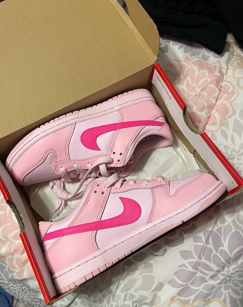 Sick Nike Shoes, Barbie Jordans, Barbie Dunks, Pink Dunks, Adidas Shoes Yeezy, Pink Trainers, Nike Shoes Girls, Pretty Shoes Sneakers, Fasion Outfits