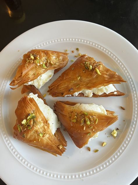 Cream-filled baklava Lebanese Desserts, Turkish Baklava, Pistachio Cream, Arabic Sweets, Phyllo Dough, Meat Pie, Clotted Cream, Sweet Pastries, Baklava