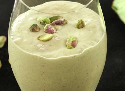 Zero Belly Smoothies, Pistachio Smoothie, Strawberry Pistachio, Amazing Smoothie Recipes, Nutribullet Smoothies, Flat Belly Smoothie, Pistachio Recipes, Flat Belly Foods, Pistachio Cream