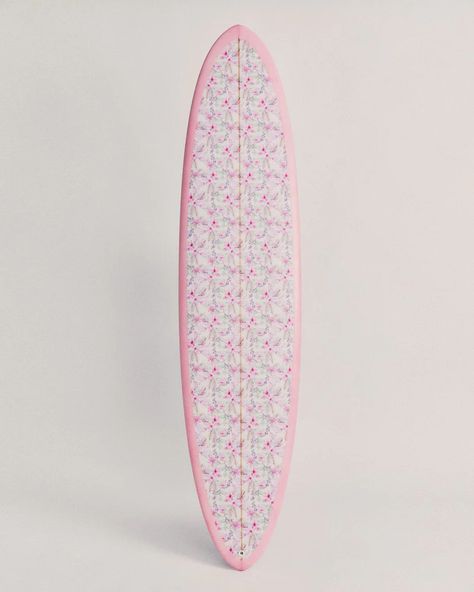 lsf loveshackfancy x hurley surfboard floral girly girl surfer vibes aesthetic preppy summer coconut girl cali california ocean Preppy Surfboard, Pink Surf Board, Surf Baby, Preppy Accessories, Beach Room, Blue Hawaii, Long Hair Color, Malibu Barbie, Surf Board