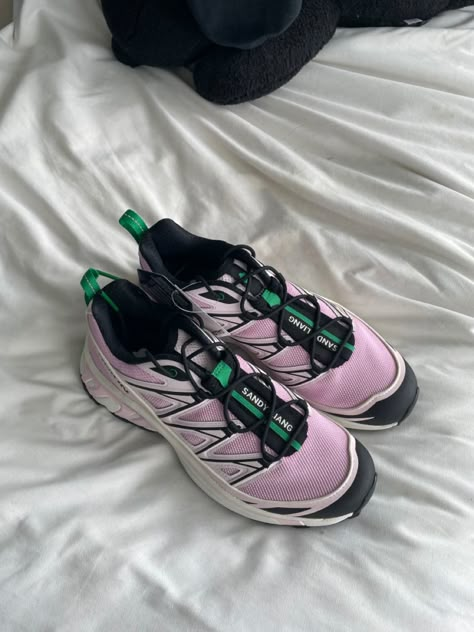 Pink Salomon Shoes, Salomon X Sandy Liang, Sandy Liang Shoes, Sandy Liang Salomon, Salomon Xt6 Expanse, Sandy Liang Aesthetic, Salomon Xt6 Outfit, Salomon Shoe, Salomon Outfit