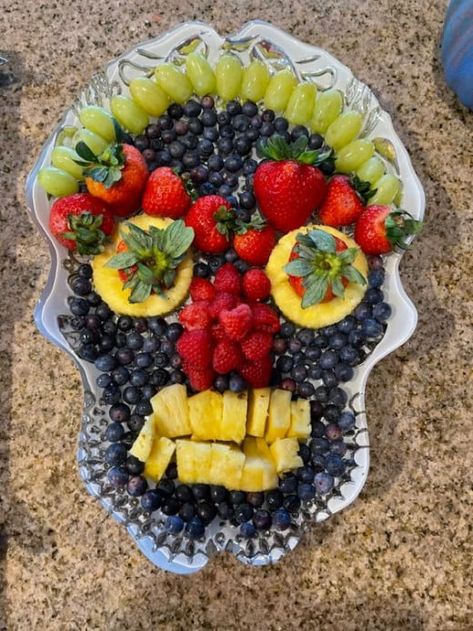 Halloween Fruit Tray Ideas For Party, Skeleton Fruit Tray, Hocus Pocus Fruit Tray, Spooky Fruit Platter, Skull Charcuterie Board, Halloween Fruit Tray Ideas, Halloween Fruit Salad, Halloween Fruit Platter, Halloween Fruit Tray