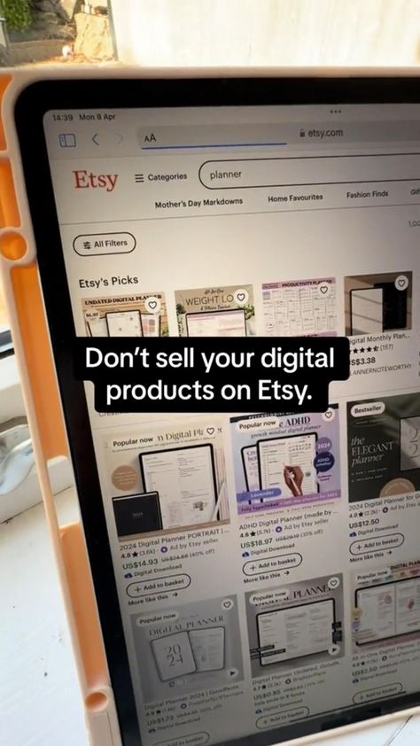 Do not sell your digital products on Etsy, do this instead plannerlife #darkmodeplanner #contentplanner. Small Business Ideas Products, Digital Planner Ideas, Easy Online Jobs, Startup Business Plan, Money Strategy, Earn Money Online Fast, Small Business Inspiration, Business Marketing Plan, Easy Money Online