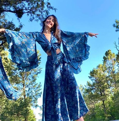 Blue Hippie Dress, Blue Bell Sleeve Top, Two Piece Boho Outfit, Flowy Bell Sleeve Top, Styling Blue Pants, 70s Formal Outfits, Retro Boho Outfits, Blue Boho Outfit, 1970 Outfits Women