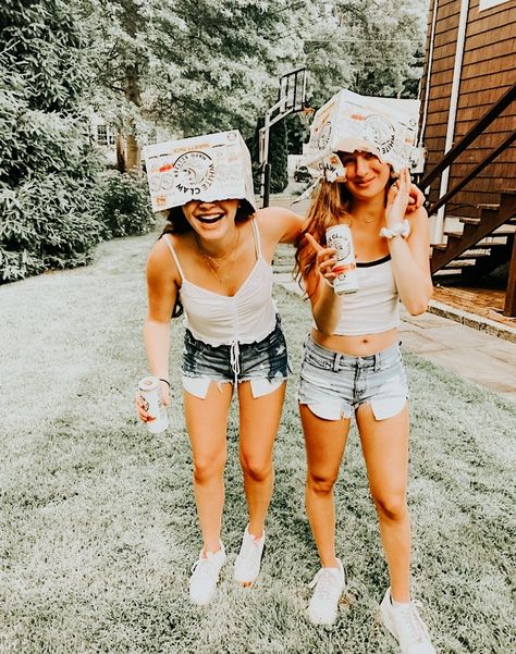 Best Friend Smash Cake Photoshoot, Beer Best Friend Photoshoot, Adult Best Friend Photoshoot, Best Friend Photoshoot Funny, Bestfriend Photo Shoot Ideas Bestfriends, Best Friend Pictures Photo Shoots, Beer Photoshoot, Bff Shoot, Besties Photoshoot