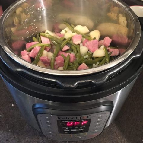 Ham Green Beans Potatoes, Pressure Cooker Ham, Quick Nutritious Meals, Power Cooker Recipes, Ham And Green Beans, Instant Pot Ham, Green Beans Potatoes, Green Beans Soup, Beans Potatoes