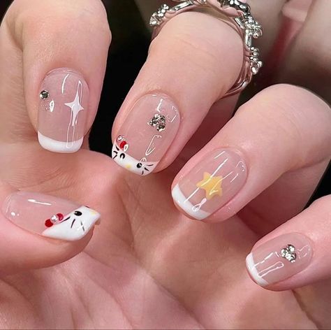 Hello Kitty Simple Nails, Short Hello Kitty Nails, Hello Kitty Nail Designs, Nails Hello Kitty, Sanrio Nails, Paznokcie Hello Kitty, Hello Kitty Nails Art, Oval Shaped Nails, Kitty Nails