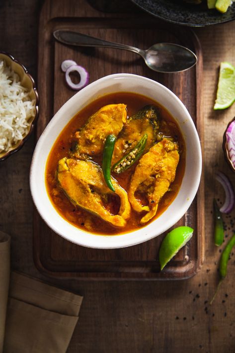 Macher Jhol, Bengali Fish Curry, Coconut Milk Chicken, Steamed White Rice, Nigella Seeds, Gluten Free Rice, Fish Curry, Indian Curry, Sea Bass