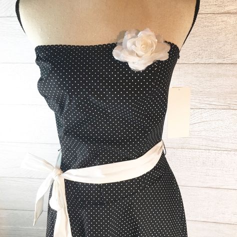 Black Strapless Dress With Small White Polka Dots. Has A White Fabric Belt & A White Flower Pin. Lining Has A Crinoline Hem For Extra Pouffiness. Bodice Has Elastic At Neckline. Zipper In Back, Measurements: Pit To Pit 20” Length 35”. Polka Dot Formal Dress, Black Bustier Dress, Fall Szn, Simple Homecoming Dresses, Tight Black Dress, Ruby Rox, White Strapless Dress, Black Bustier, Best Summer Dresses