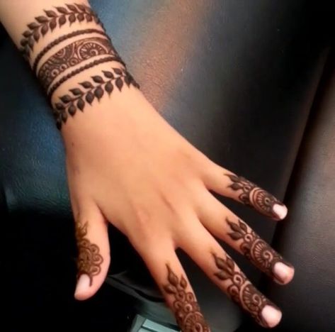 Henne Tattoo, Jagua Henna, Tato Henna, Finger Henna Designs, Finger Henna, Tattoo Henna, Beautiful Henna Designs, Mehndi Patterns, Japanese Tattoos