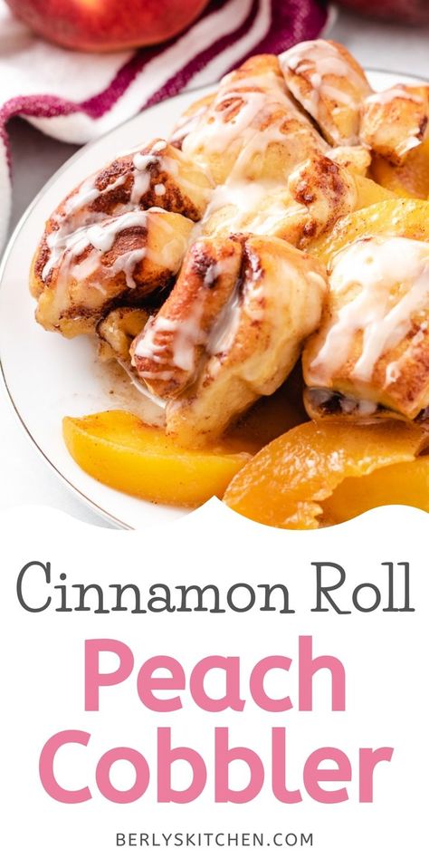 Cinnamon Roll Peach Cobbler, Pillsbury Cinnamon Roll Recipes, Peach Cobbler Cinnamon Rolls, Cinnamon Roll Desserts, Crockpot Peach Cobbler, Crumble Recipes, Cobbler Recipes Easy, Brunch Foods, Pillsbury Cinnamon Rolls