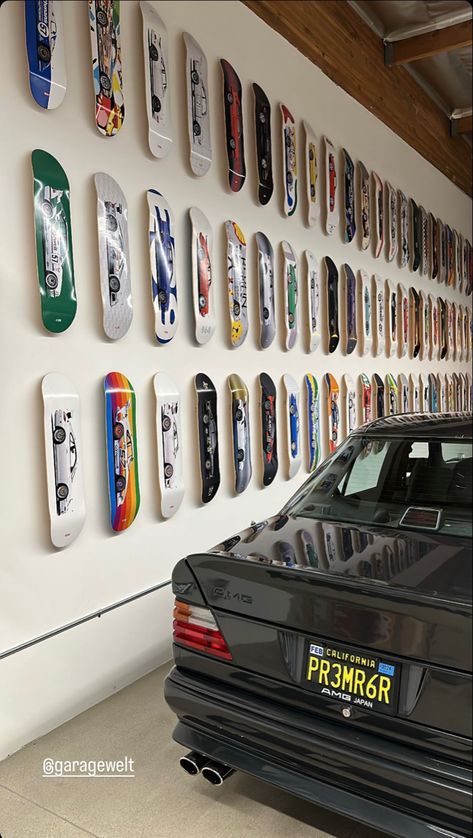 A wall of skateboards designed by Garage Welt for garage display Skater Home Decor, Skateboards On Wall, Skateboard Display, Game Room Ideas Man Caves, Skateboard Room, Skateboard Decor, Vibe Rooms, Magazine Wall, Skateboard Wall