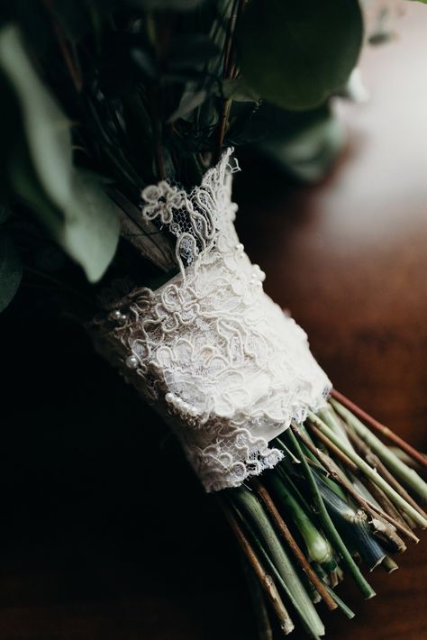 Use lace from your mother's wedding dress around your bouquet for something borrowed Something Borrowed Ideas, Something Old Wedding, Something Borrowed Wedding, Old Wedding Dresses, Twilight Wedding, Old Wedding, Advice For Bride, Mother Wedding Dress, Bouquet Wrap