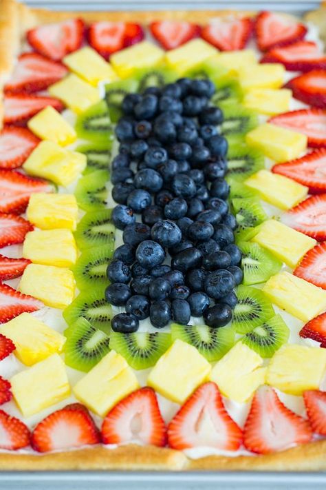 Fruit Pizza Recipe With Glaze, Pizza Crescent Roll, Crescent Roll Fruit Pizza, Fruit Pizza Icing, Pizza Halloween, Fruit Pizza Frosting, Fruit Pizza Bar, Fruit Pizza Designs, Fruit Pizzas