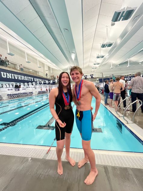 Swimming Couple Pictures, Swim Couples Swimmers, Swimmer Boyfriend Aesthetic, Swim Couples, Athlete Couples, Swim Pictures, Swimming Pics, Swimming Aesthetic, Swimming Photos