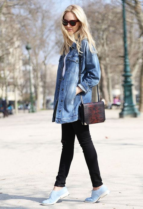 Blue Denim Jacket Outfit Women, Light Blue Denim Jacket Outfit, Blue Denim Jacket Outfit, College Style Outfits, Denim Jacket Outfit Women, Fall Denim Trends, Light Blue Denim Jacket, Jacket Outfit Women, Jean Jacket Outfits