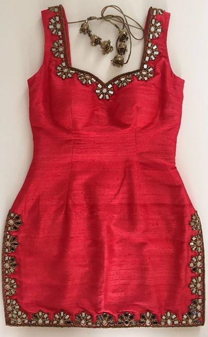 Pinterest: @pawank90 Patiyala Dress Neck Designs Latest, Patiyala Suits Designer, Punjabi Kurti, Simple Indian Suits, Patiala Suit Designs, Stylish Kurtis Design, Girls Designer Dresses, Backless Blouse Designs, Dresses By Pattern