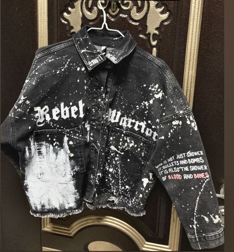 Custom jeans jacket by #Gold1e Custom Black Denim Jacket, Customized Jeans Jacket, Jaket Jeans Custom, Jacket Diy Ideas, Custom Clothes Diy, Jean Jacket Diy, Custom Jean Jacket, Diy Denim Jacket, Painted Clothes Diy