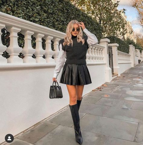 Pleated Mini Skirt Outfit, Short Skirts Outfits, Pleated Skirt Outfit, Leather Skirt Outfit, Early Fall Outfits, Winter Skirt Outfit, Stylish Winter Outfits, Casual Chic Outfit, Skirt Outfit