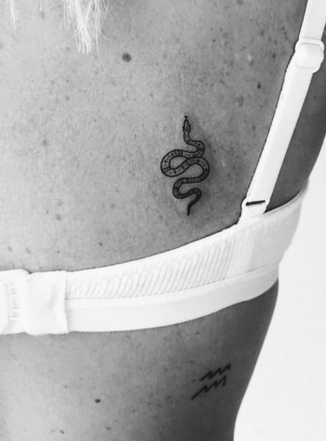 Small Snake Tattoo Placement, Snake Tattoo Placement, Small Snake Tattoo, Ap Psych, Piercings Ideas, Small Snake, Cute Tats, Small Snakes, Snake Tattoo