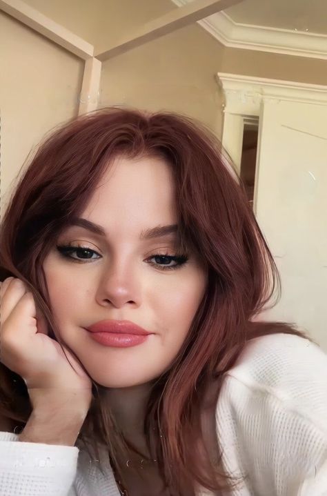 Selena Gomez Red Hair, Selena Gomez Hair Color, Redhead Balayage, Veronica Dunne, Selena Gomez Makeup, Selena Gomez Hair, Selena Gomez Album, Selena Gomez Photoshoot, Selena Gomez Cute