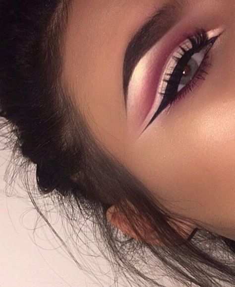 @irenaodynets Make Up Guide, White Eye Makeup, Date Night Makeup, Pink Eye, Makijaż Smokey Eye, Beauty Make-up, Makeup On Fleek, Make Up Looks, Eye Makeup Tips