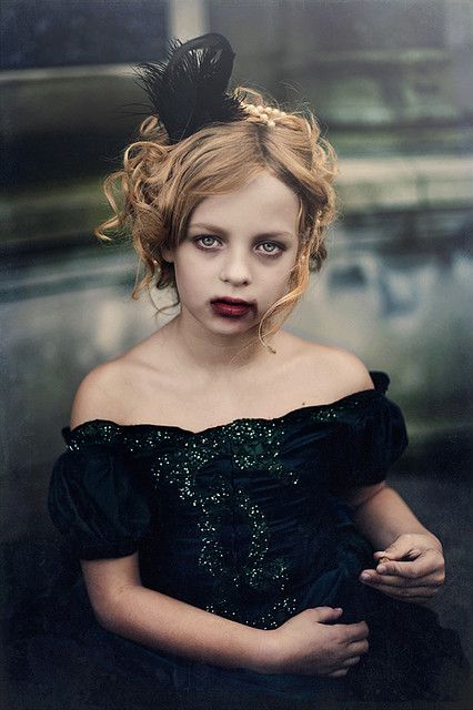 Claudia | by Sophie Rata Girl Vampire Makeup, Maquillaje Halloween Infantil, Kids Vampire Makeup, Maquillage Halloween Vampire, Halloween Makeup For Kids, Night Creatures, Vampire Costumes, Halloween Infantil, Vampire Girl