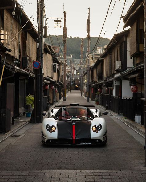 Pagani Zonda Cinque Roadster, Vehicle Wallpaper, Pagani Zonda Cinque, Anti Money Laundering, Oversized Hoodie Outfit, Photo Tiktok, Pagani Zonda R, Hyper Cars, Campervan Life