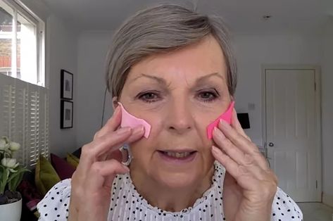 This is a guide to blush for older women. Learn how a mature woman should apply blush with this step-by-step makeup tutorial. Contour For Older Women, Makeup Techniques For Older Women, Best Blush For Women Over 50, How To Apply Blush Over 40, Makeup Tutorial 40s Older Women, Applying Blush For Older Women, Drugstore Blush, Lisa Eldridge Makeup, Blush Application