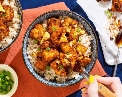 Learn more about 6-Ingredient BBQ Roasted Cauliflower Bowl from SideChef! Roasted Cauliflower Bowl, Vegan Finger Food, Cauliflower Bowl, Bbq Cauliflower, Bbq Roast, Wings Recipe Buffalo, Vegan Curry Recipes, Indian Side Dishes, Cauliflower Buffalo Wings