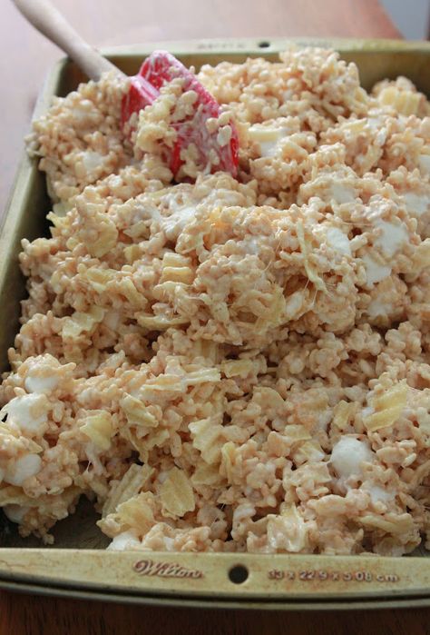 Homemade Rice Krispies Treats, City Kitchen, Potato Chip Cookies, Coffee Cake Recipes Easy, Cereal Dessert, Krispie Treats Recipe, Cereal Treats, Potato Chip, Rice Crispy Treats