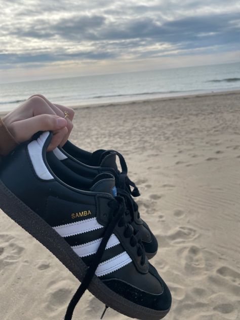 Sambas Black, Black Sambas, Adidas Samba Women, Samba Classic, Adidas S, Adidas Superstar Black, Black Adidas Shoes, Black Superstar, Rose Adidas