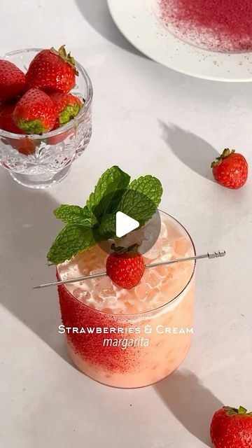 25K views · 2.1K likes | Cocktail Society 🍸 on Instagram: "„Strawberries & Cream Margarita“ by @yellowbellykelly • 1.5oz Tequila 5-6 Strawberry slices 1oz Coconut cream  0.75oz Lime juice 0.5oz Cointreau  0.5oz Agave • Become a member of Cocktail Society by joining our Patreon. Click the link in our bio and gain exclusive access. Cheers 🍸  #margarita #strawberrycocktail #strawberrymargarita" Marg Recipe, Strawberry Cocktails, Orange Extract, Restaurant Drinks, Strawberry Margarita, Strawberry Slice, Mixed Drinks Recipes, Tequila Cocktails, Drinks Recipes