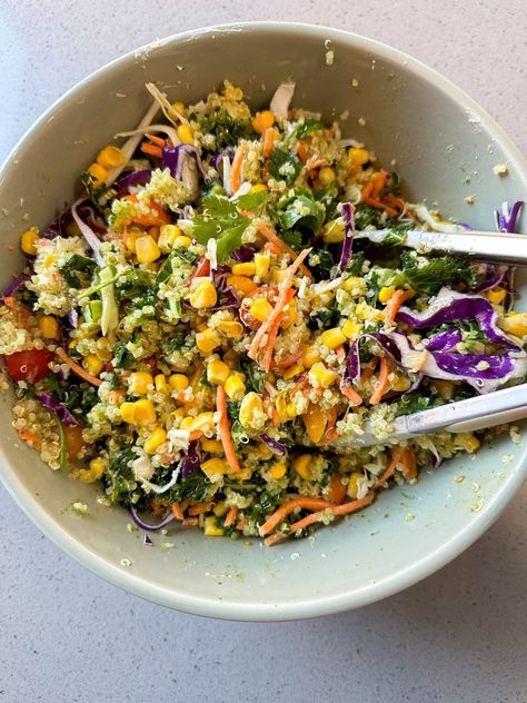 SUMMER ELOTE QUINOA SALAD Summer Elote Quinoa Salad, Healthy Summer Meals Vegetarian, Healthy Summer Vegetarian Recipes, Summer Paleo Dinner Recipes, Jenn Eats Good, Sweetgreen Salad Recipes, Quinoa Salad Lunch, Summertime Dinners, Elote Salad