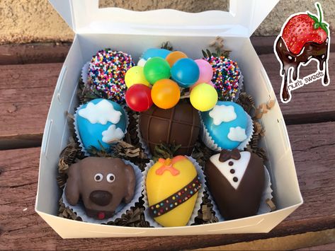 Disney Up themed treats Bake Strawberries, Themed Chocolate Covered Strawberries, Spongebob Chocolate, Dipped Desserts, Dipped Strawberries Recipe, Fruit Bake, Dipped Treats, Chocolate Dipped Treats, Cake Pop Designs