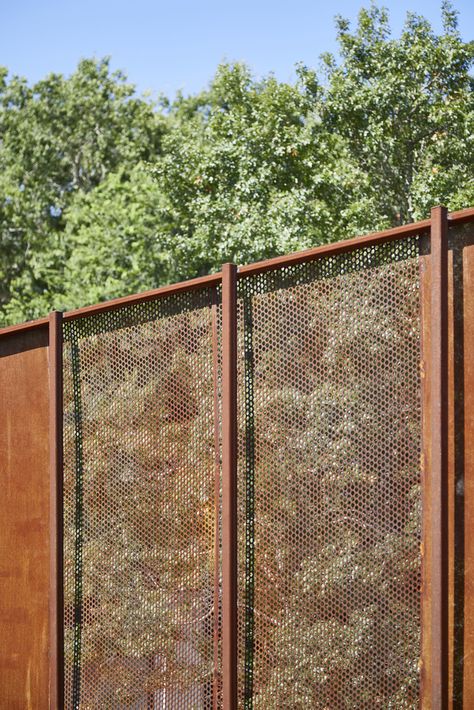 Corten Fence Ideas, Terrace Fence Ideas Metal, Wall Exterior Design, Corten Fence, Terrace Fence, Industrial Fence, Fencing Design, Modern Windows And Doors, Landscape Fence