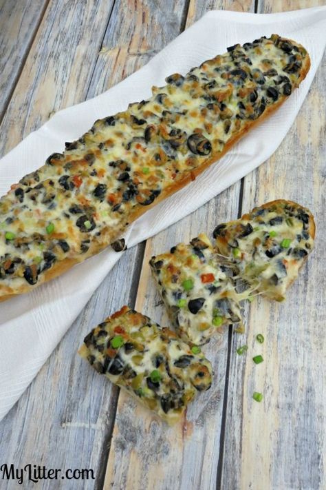 Olive Bread Recipe, Pan Relleno, Olive Bread, Olive Recipes, Black Olives, Cheese Bread, French Bread, Quesadillas, Dinner Rolls