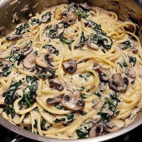 Mushroom Goulash, Spinach Spaghetti, Mushroom Spaghetti, Veggie Pizza Recipe, Spinach And Mushroom, Vegan Pasta Dish, Stuffed Pepper Casserole, Pasta Varieties, Vegan Recipes Beginner