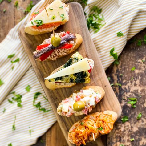 How to make 5 Classic Spanish Pinchos. These quick & simple tapas recipes are packed with Spanish flavors and are perfect for your next tapas party. Spanish Pinchos, Pintxos Recipes, Tapas Recipes Party, Vegetarian Tapas, Taco Appetizers, Spanish Dinner, Tapas Party, Spanish Foods, Dinner Catering